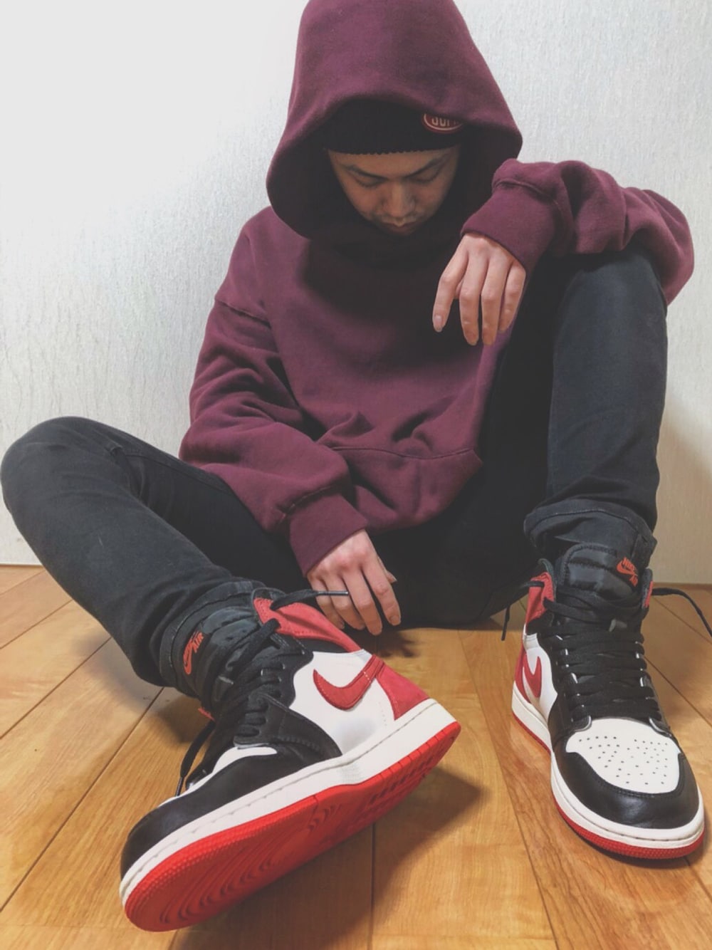 その他のパーカー、ブラック系のデニムパンツ、その他のスニーカーを着用したメンズの冬コーディネートの1枚目の写真