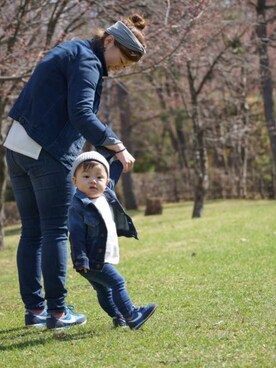「TOMMY HILFIGER（トミーヒルフィガー）のアイテム（デニムジャケット）」を使った、TOKIHIROさん（キッズ・80cm）の秋コーディネート