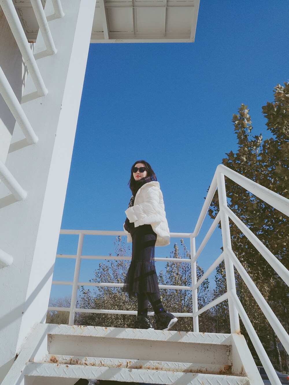 「UNIQLOのアイテム（ダウンジャケット/コート、ホワイト系）」を使った、lost_highwayさん（レディース・165cm）の秋コーディネートの1枚目の写真