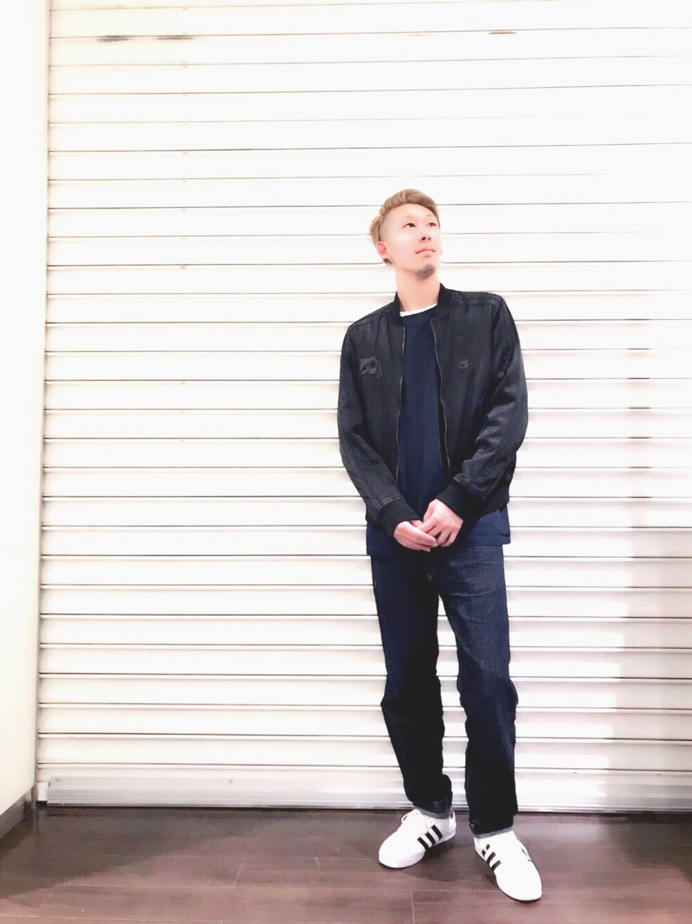 「Diesel、店頭style」｜「DIESELのアイテム（デニムパンツ、ブルー系）」を使った、RØYさん（メンズ・184cm）の春コーディネートの1枚目の写真