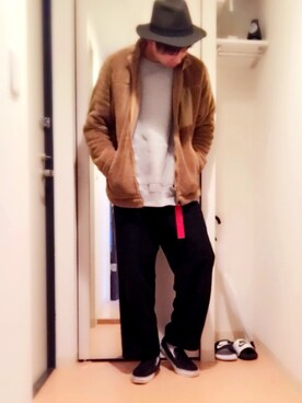 「無地党」｜「アイテム（スリッポン）」を使った、RØYさん（メンズ・184cm）の冬コーディネート