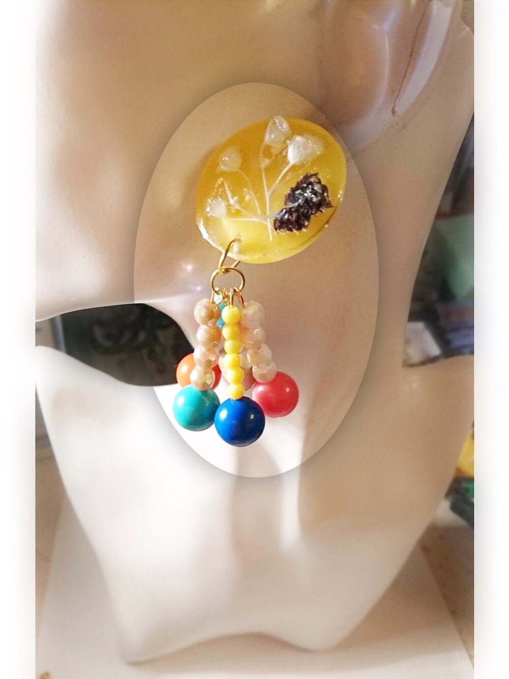 「休日スタイル、fashion、パンツスタイル、レトロ、イエロー、カラフル、春」｜「inachevé trésorのアイテム（ピアス（両耳用）、その他）」を使った、360さん（レディース・160cm）の春コーディネートの1枚目の写真