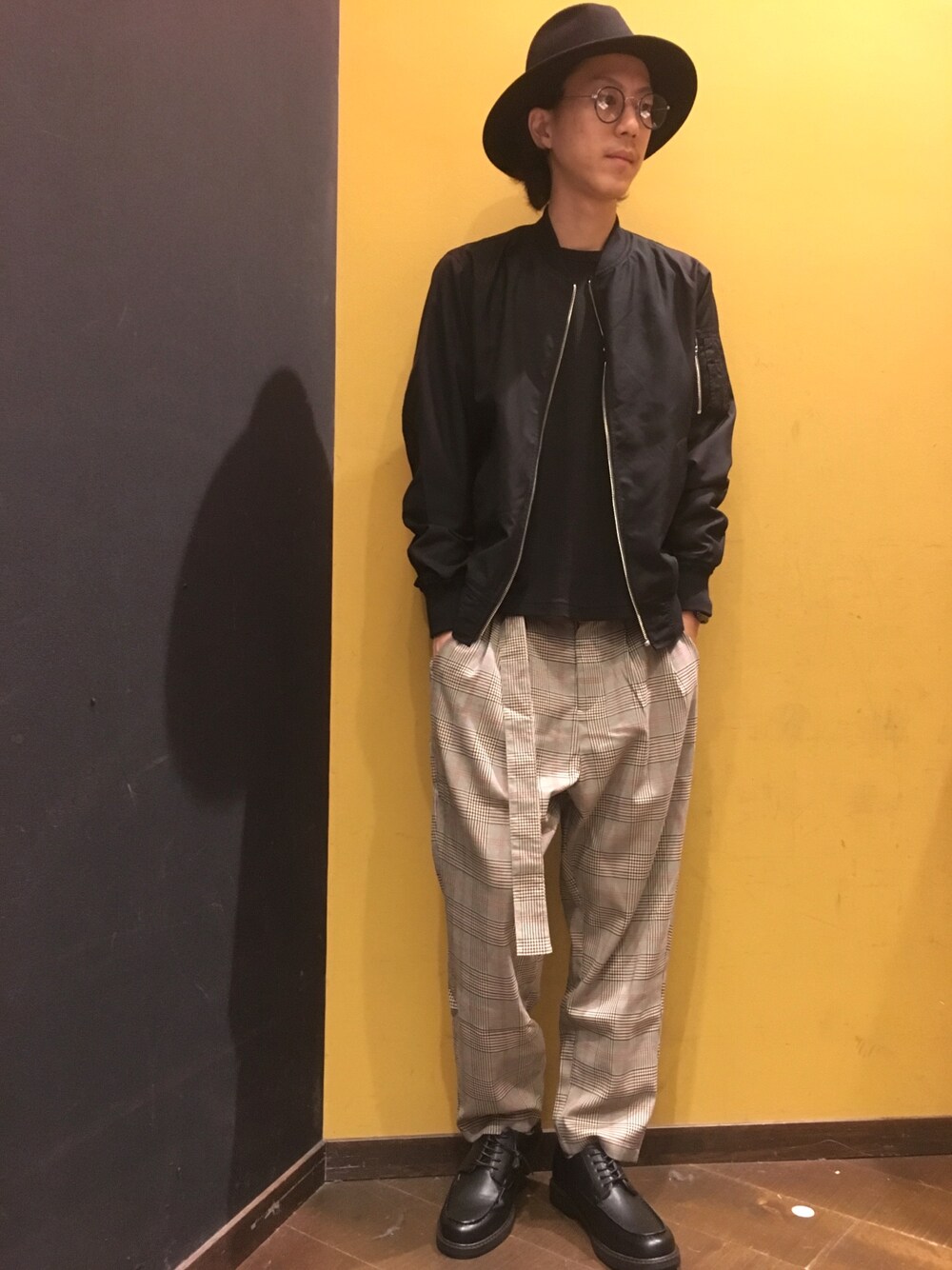 「MA-1、グレンチェック、ワイドパンツ」｜「UNION STATIONのMA-1　ライトブルゾン（MA-1、ブラック系）」を使った、こばともさん（メンズ・176cm）の夏コーディネートの1枚目の写真