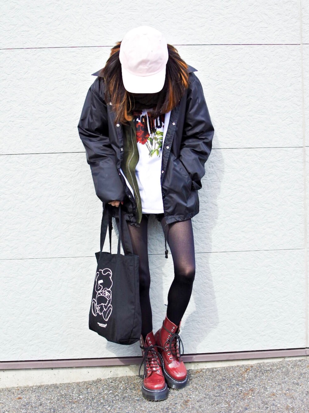 「UNDER COVER、undercover、バレンタイン、Dr.Martens、WEGO、トートバッグ、コーチジャケット」｜「WEGOのWEGO/カラーテープキャップ（キャップ、ピンク系）」を使った、りぴ®️さん（レディース・154cm）の冬コーディネートの1枚目の写真