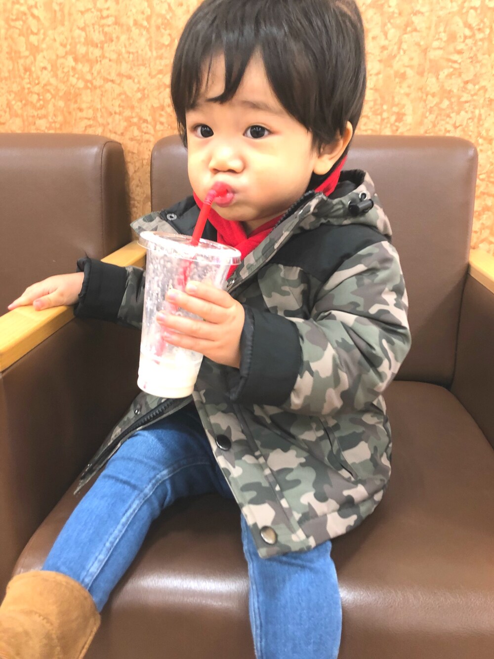 「プティマイン(petit main)、こどもコーデ、子供服、迷彩」｜「petit mainの配色切替中綿ジャケット（ダウンジャケット/コート、グリーン系）」を使った、ゆっぴ◡̈*❤︎さん（キッズ・80cm）の冬コーディネートの1枚目の写真