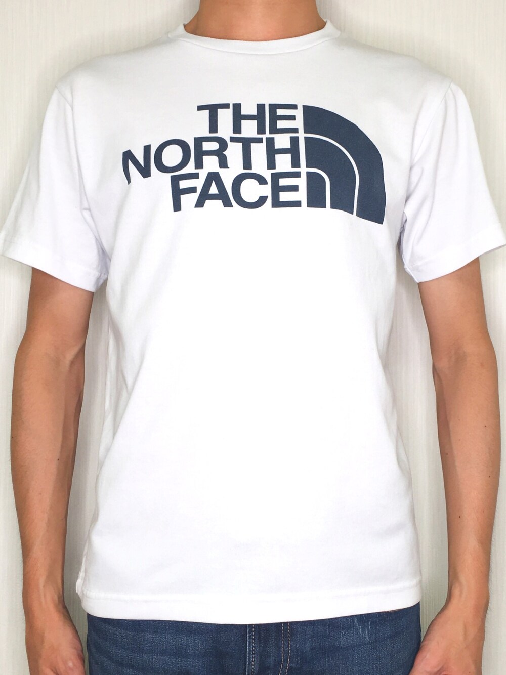 「THE NORTH FACE、ノースフェイス、Tシャツ、古着、ファッション、メルカリ、メルカリ出品中、m_古着」｜「THE NORTH FACEのアイテム（Tシャツ/カットソー、ホワイト系）」を使った、keiさん（メンズ・178cm）の夏コーディネートの1枚目の写真