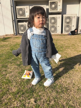 「カーディガンコーデ」｜「アイテム（オールインワン・サロペット）」を使った、momo♡さん（キッズ・80cm）の冬コーディネート