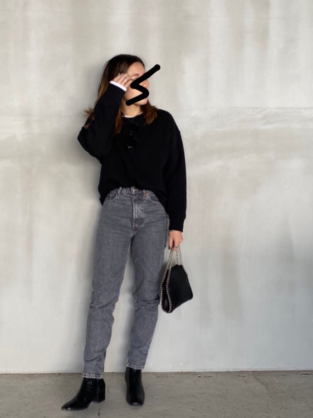 「ZARA、カジュアルコーデ、秋冬コーデ、シンプルコーデ」｜「UNIQLOのアイテム（スウェット、ブラック系）」を使った、KAEDEさん（レディース・158cm）の秋コーディネートの1枚目の写真