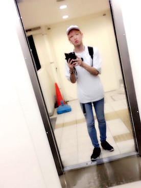 「白キャップ」｜「アイテム（アクセサリー）」を使った、松岡 雅士さん（メンズ・172cm）の夏コーディネート