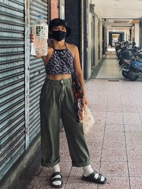 「PULL&BEAR（プルアンドベア）のアイテム（チノパンツ）」を使った、Helenさん（レディース・162cm）の秋コーディネート