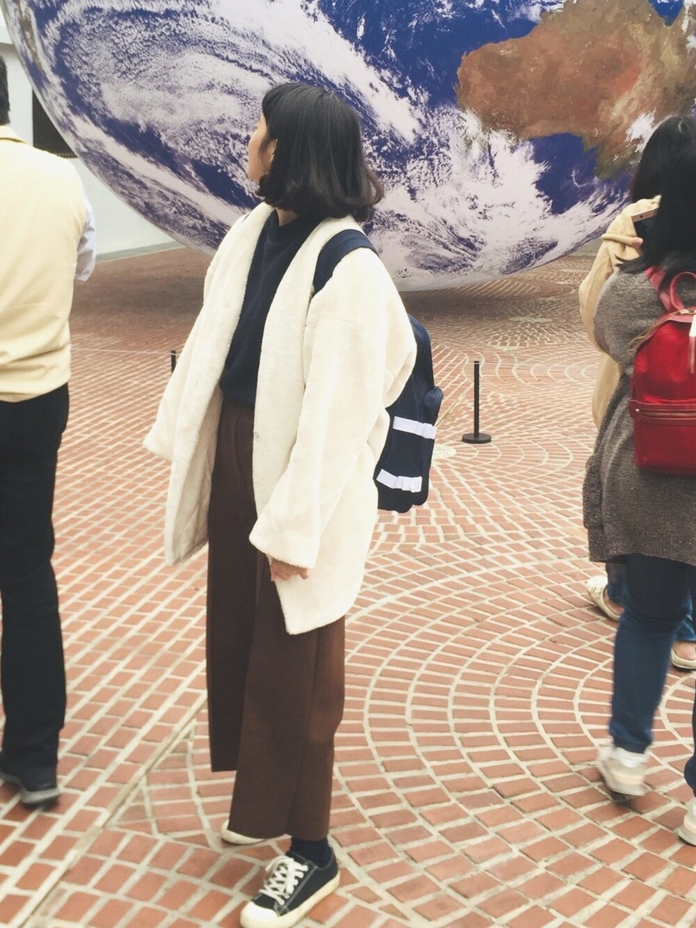 「新竹、地球」｜「earth music&ecologyのアイテム（ジャケット/アウター、ベージュ系）」を使った、氈茸rongさん（レディース・164cm）の冬コーディネートの1枚目の写真