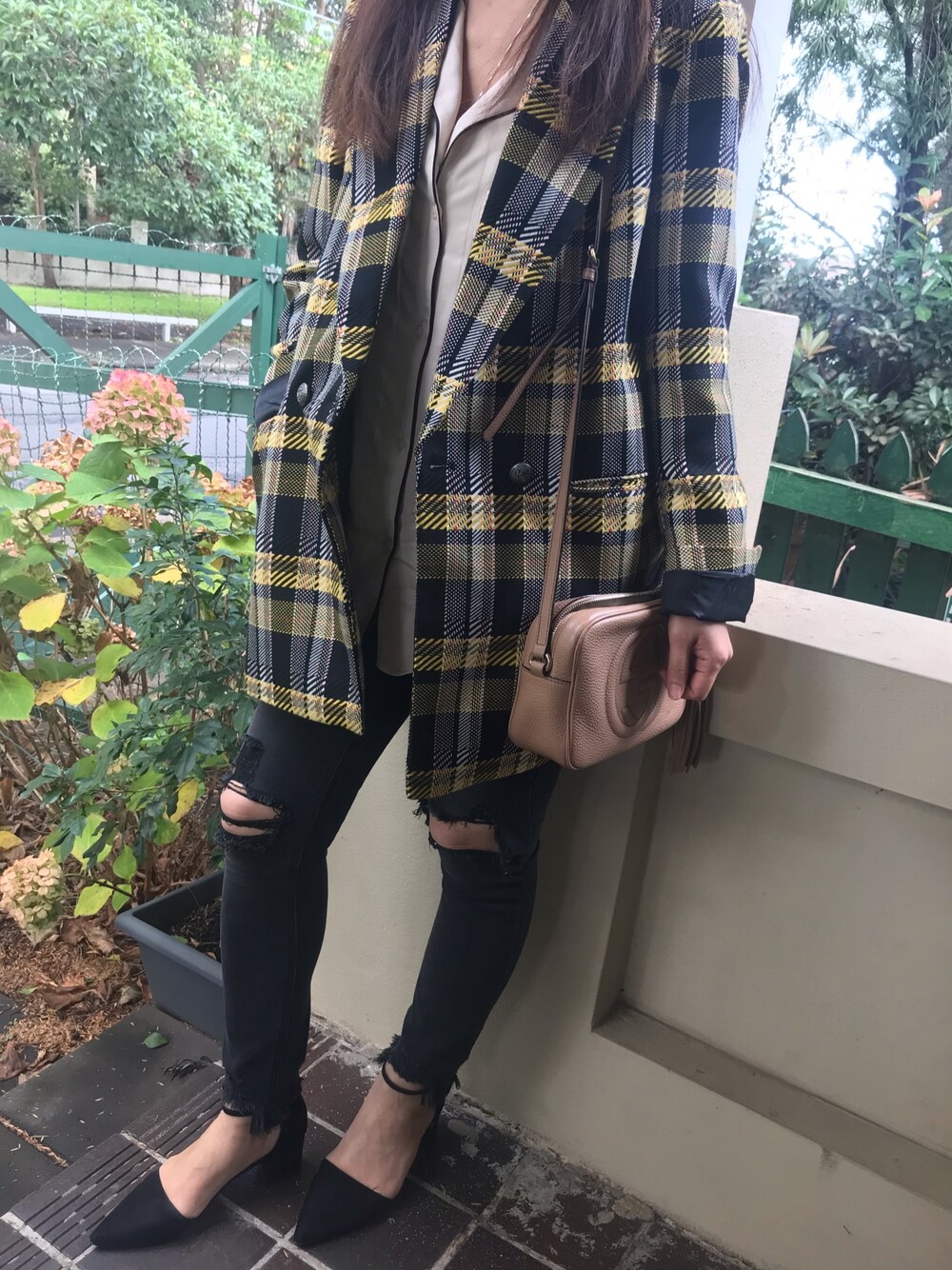 「ZARAのアイテム（テーラードジャケット、ゴールド系）」を使った、charlieさん（レディース・163cm）の春コーディネートの1枚目の写真