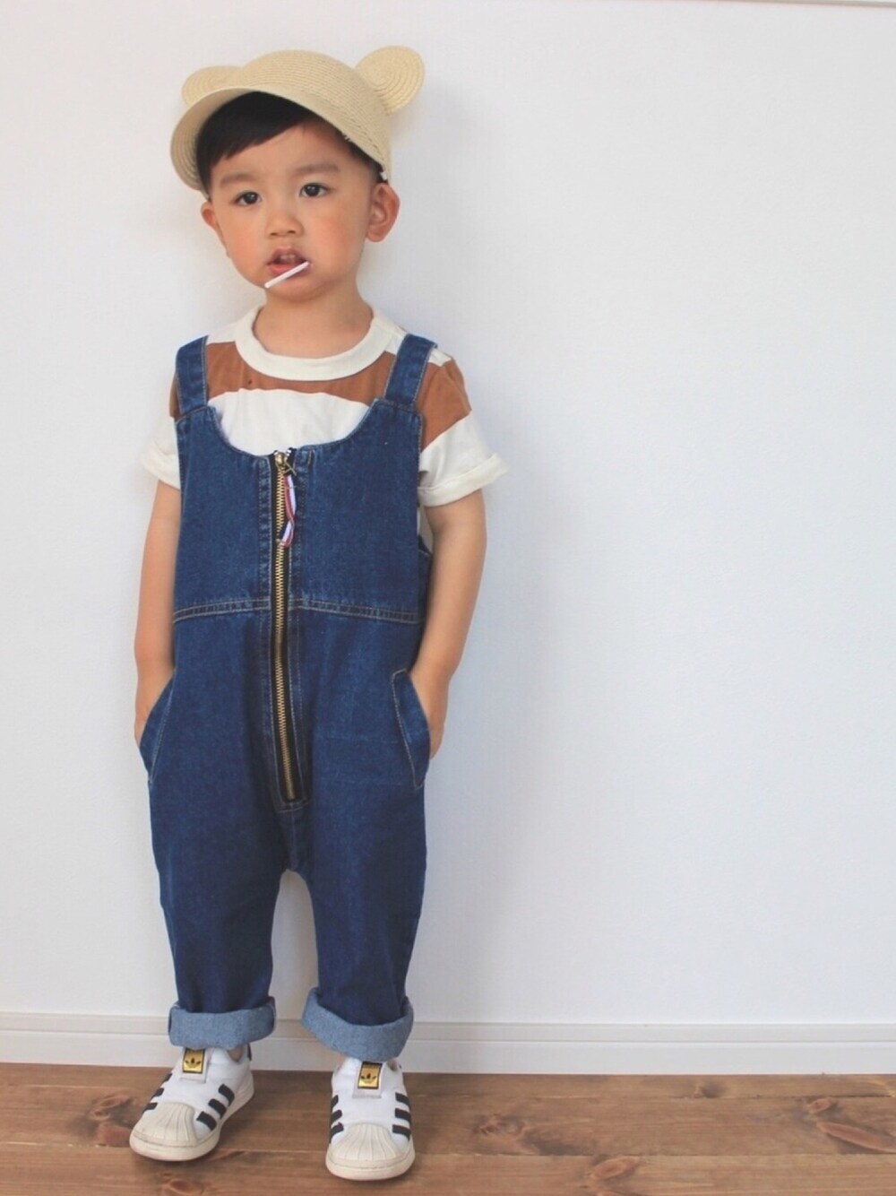 「キッズコーデ、男の子コーデ、サロペット、オーバーオール、ボーダー、太ボーダー、スーパースター、耳付き帽子、むぎわら帽子」｜「lauleaのアイテム（キャップ、ベージュ系）」を使った、ZEN_TAOさん（キッズ・90cm）の春コーディネートの1枚目の写真