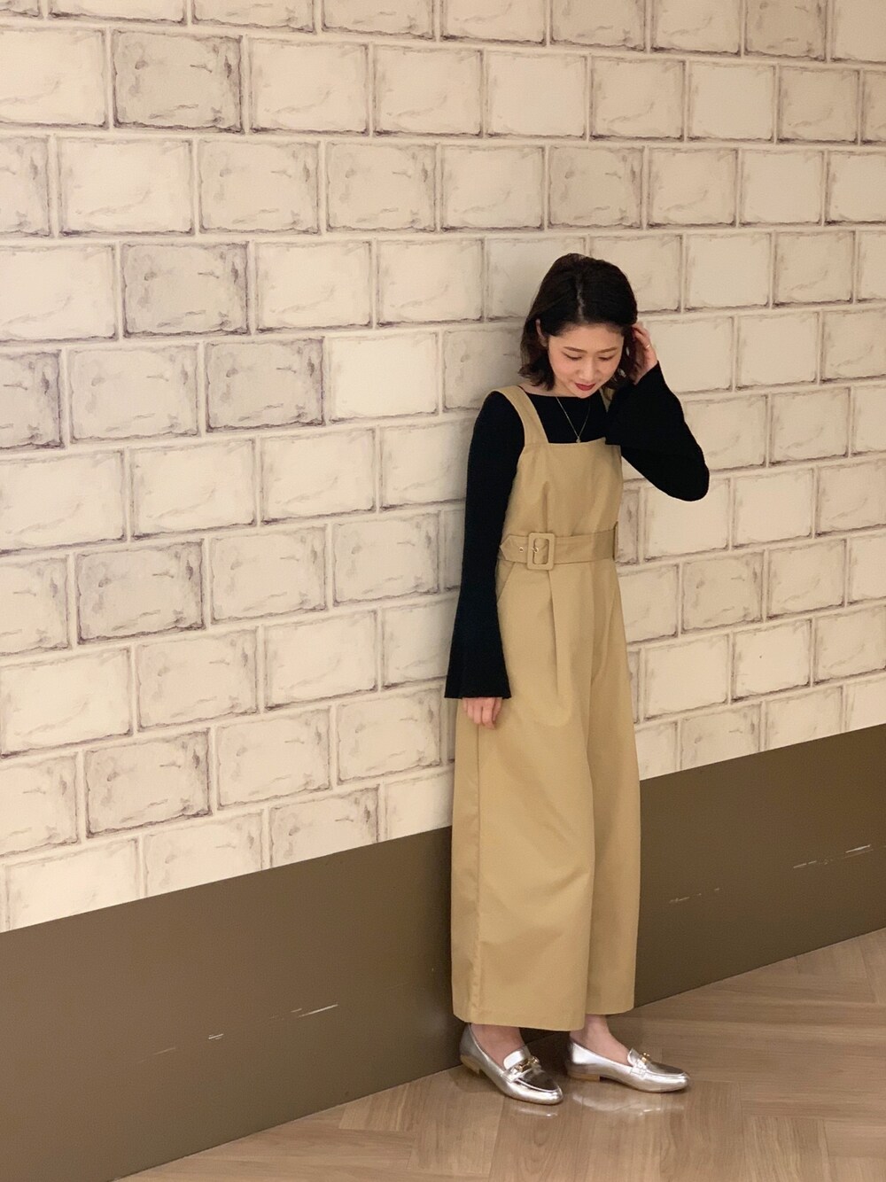 「ベージュ、大人コーデ、オリエンタルトラフィック、春コーデ、ゆるコーデ、シルバーシューズ、オトナカジュアル、くすみカラー、1126、パステル映える春」｜「ORiental TRafficの春夏新作★ビットモチーフローファー★1126（ローファー、シルバー系）」を使った、maiさん（レディース・160cm）の春コーディネートの1枚目の写真