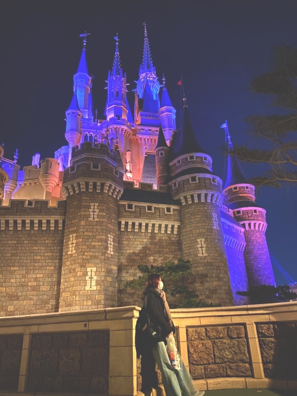 ブラック系のバックパック/リュックを着用したレディースの冬コーディネートの1枚目の写真