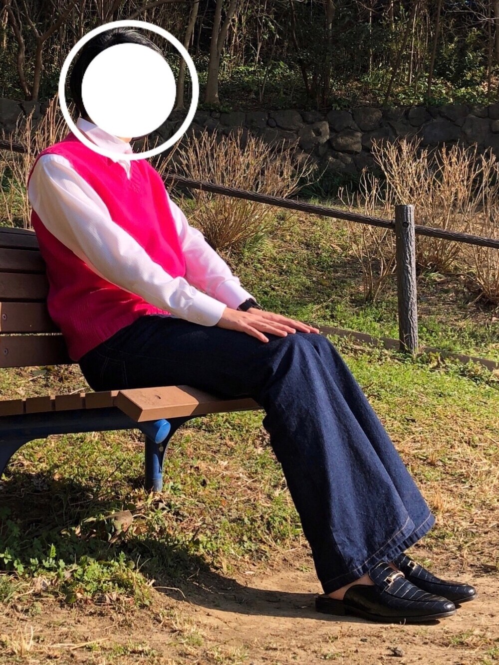 「休日スタイル、シンプル、シンプルコーデ、カジュアル、カジュアルコーデ、大人カジュアル、革靴、古着、デニム、フレアパンツ」｜「TOMORROWLAND のラムウール Vネックニットベスト（ニット/セーター、ピンク系）」を使った、⭐️zawa⭐️さん（メンズ・178cm）の冬コーディネートの1枚目の写真