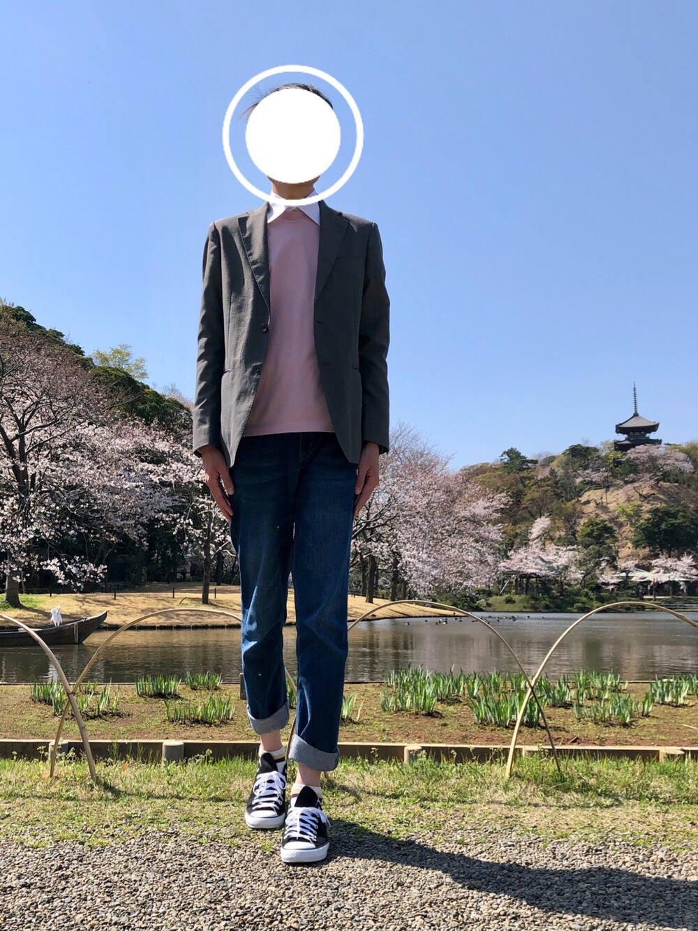「春コーデ、シンプル、シンプルコーデ、カジュアル、カジュアルコーデ、大人カジュアル、おしゃれさんと繋がりたい、デニム、スニーカー、コンバース」｜「UNIQLOのアイテム（トップス、ピンク系）」を使った、⭐️zawa⭐️さん（メンズ・178cm）の春コーディネートの1枚目の写真