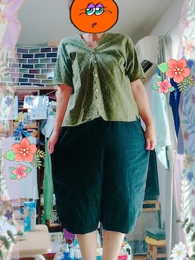 「カーキ色」｜「アイテム（ブラック系）」を使った、SATOMIさん（レディース・160cm）の夏コーディネート