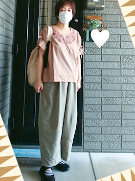 「カーキ色」｜「アイテム（ブラック系）」を使った、SATOMIさん（レディース・160cm）の夏コーディネート