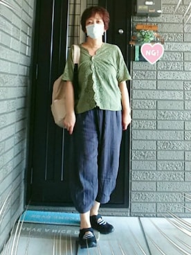 「カーキ色」｜「アイテム（ブラック系）」を使った、SATOMIさん（レディース・160cm）の夏コーディネート