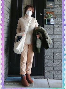 「ベージュパンツ」｜「アイテム（その他アウター）」を使った、SATOMIさん（レディース・160cm）の冬コーディネート