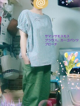 「アイテム（ブローチ/コサージュ、パープル系）」を使った、SATOMIさん（レディース・160cm）の春コーディネート