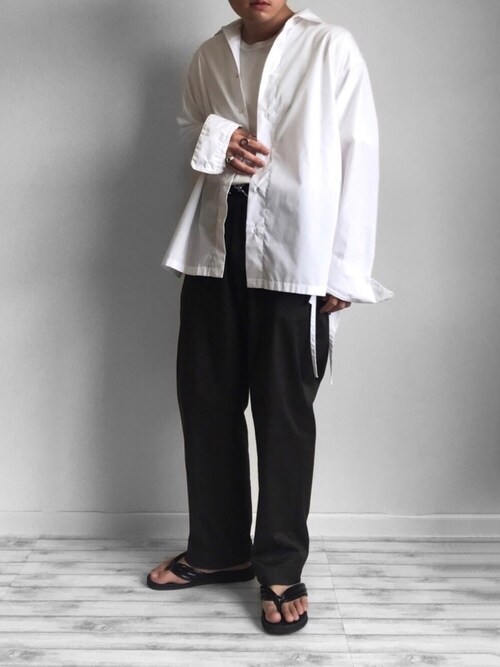  mochizukitakuya使用「INTER FACTORY（Fashion media “Shiyoh” × INTER FACTORY　One-side-slit shirt）」的時尚穿搭