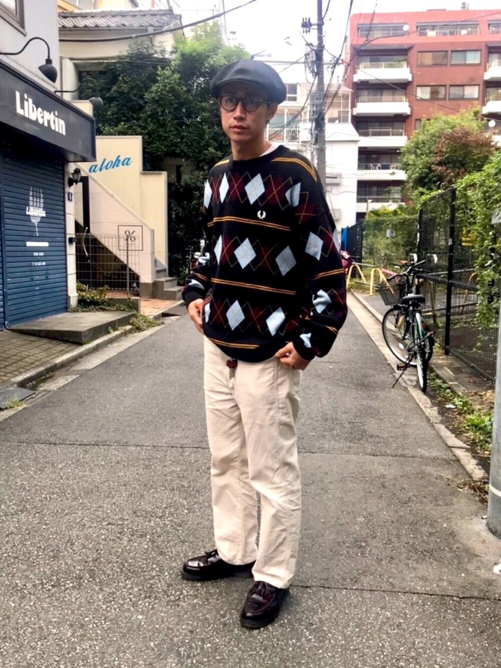 「オトナカジュアル、休日スタイル、今日のコーデ、秋服、秋冬コーデ、ニット、ハンチング、BEAMS、きれいめカジュアル、UNIQLO」｜「FRED PERRYのFRED PERRY × BEAMS / 別注 ルーズ アーガイル クルーネック ニット（ニット/セーター、ブラック系）」を使った、ゆーきさん（メンズ・180cm）の秋コーディネートの1枚目の写真