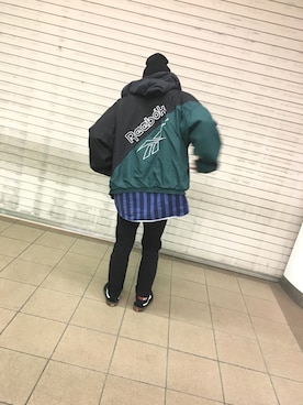 「Carhartt（カーハート）のアイテム（ハンチング/ベレー帽）」を使った、大都さん（メンズ・170cm）の冬コーディネート