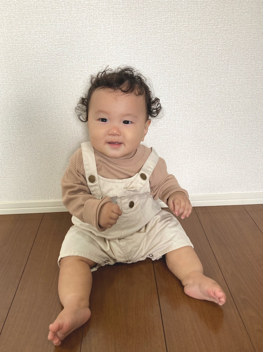 「80cm、8ヶ月、バースデイ、テータテート、プチプラ、ワッフル、淡色コーデ、消えそうな色コーデ」｜「Birthdayのアイテム（Tシャツ/カットソー、ベージュ系）」を使った、m381さん（キッズ・100cm）の秋コーディネートの1枚目の写真