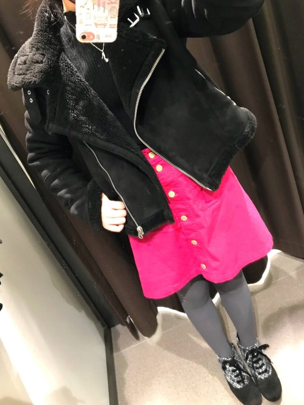 「冬コーデ、黒×ピンク」｜「ZARAの内側テクスチャー入りフェイクスウェードジャケット（その他アウター、ブラック系）」を使った、Anemoneさん（レディース・159cm）の冬コーディネートの1枚目の写真
