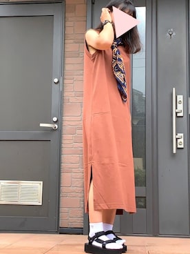 「スリット」｜「アイテム（財布/小物）」を使った、なおなおさん（レディース・157cm）の夏コーディネート