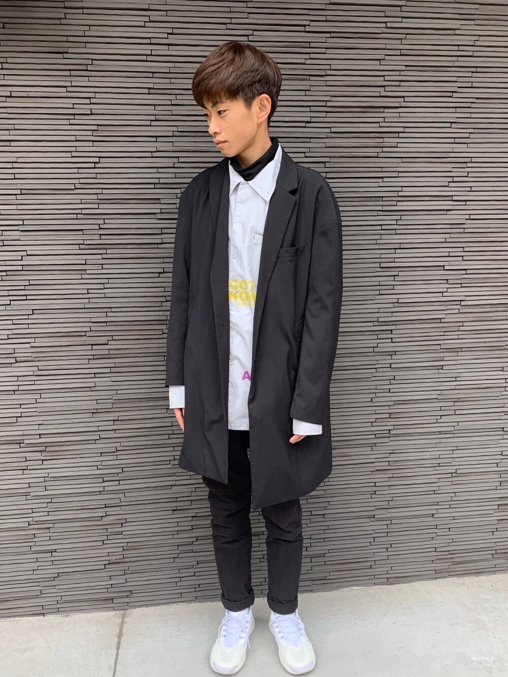 「シンプルコーデ、韓国ファッション、韓国コーデ、韓国好きな人と繋がりたい、モノトーン、カラーリング、パーマ」｜「WEGOのWEGO/ポンチチェスタースプリングコート（チェスターコート、ブラック系）」を使った、마이さん（レディース・163cm）の春コーディネートの1枚目の写真