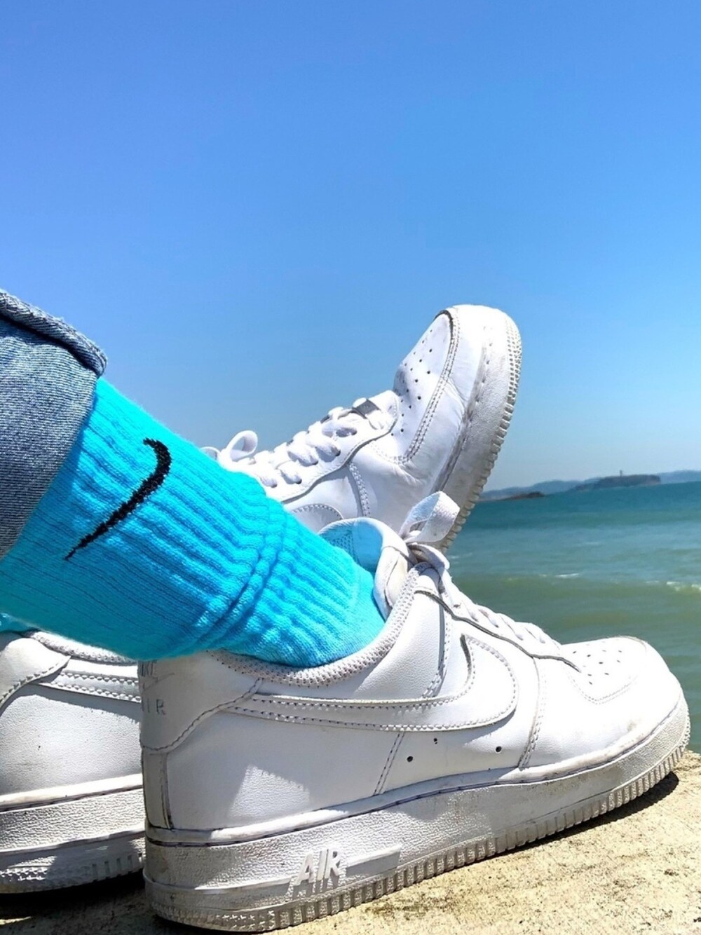 「ナイキスニーカー、ナイキ、エアフォースワン、ソックス、ナイキソックス、ジーンズ」｜「NIKEのナイキ エア フォース 1 LOW 07 ウィメンズシューズ スニーカー / NIKE AIR FORCE 1 '07 (AF1)（スニーカー、ホワイト系）」を使った、みーこさん（レディース・154cm）の春コーディネートの1枚目の写真
