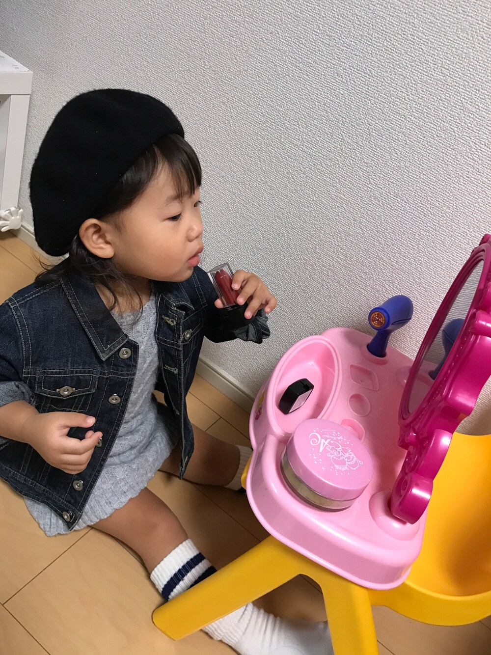 「BREEZEのアイテム（ハンチング/ベレー帽、ブラック系）」を使った、RIK♡さん（キッズ・90cm）の秋コーディネートの1枚目の写真