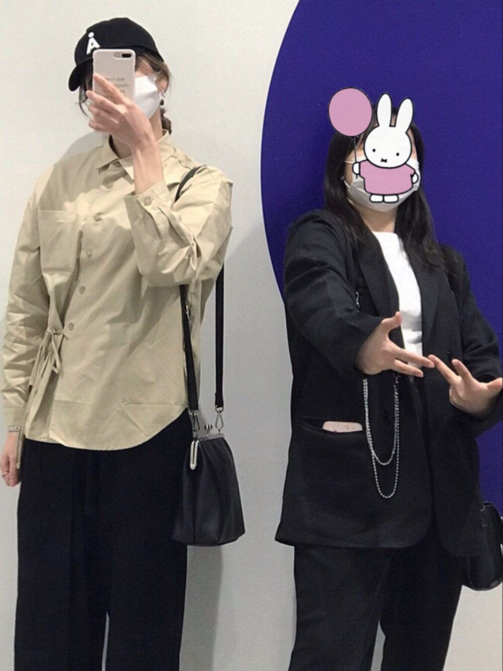 ベージュ系のシャツ/ブラウス、ブラック系のパンツ、ブラック系のキャップを着用したレディースの冬コーディネートの1枚目の写真