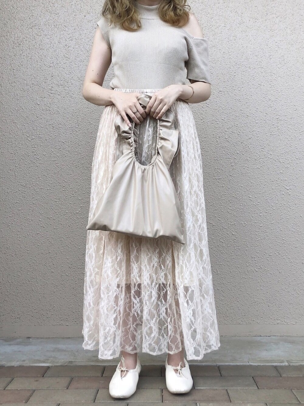 「デート、デートコーデ、ガーリー、ガーリーコーデ、低身長、低身長コーデ、148cm、wcloset、148cmコーデ、one after another NICE CLAUP」｜「Chicoのハイネックアシメワンショルリブニット（ニット/セーター、ベージュ系）」を使った、misaさん（レディース・148cm）の秋コーディネートの1枚目の写真