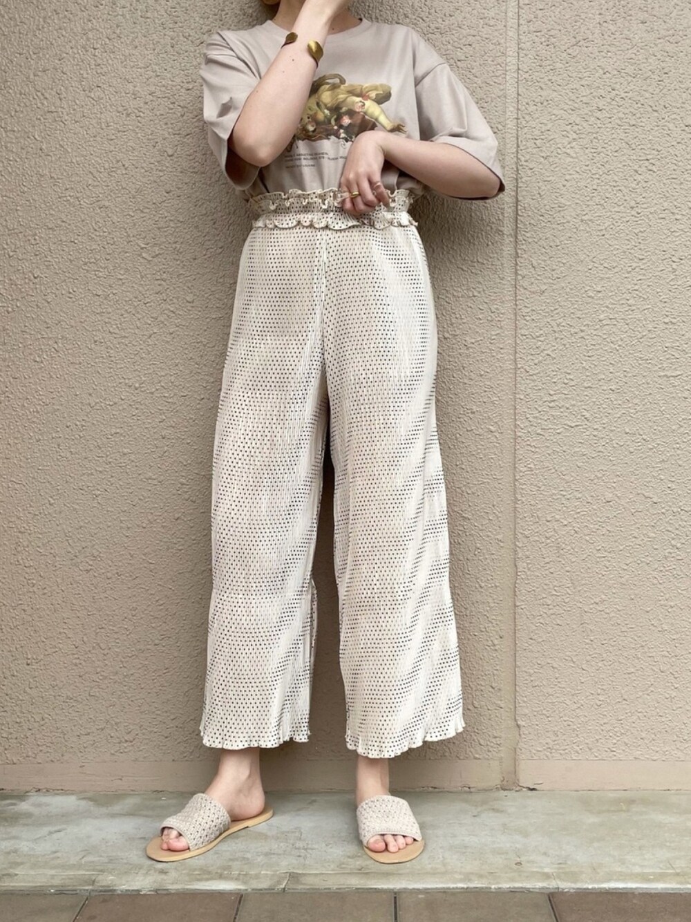「低身長、低身長コーデ、低身長女子、148cm、148cmコーデ、ユニクロユー、UNIQLO U、ラクチンコーデ、楽チンコーデ、リラックススタイル」｜「treat ürselfのアイテム（パンツ、ベージュ系）」を使った、misaさん（レディース・148cm）の春コーディネートの1枚目の写真
