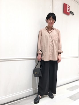 「COMOLI（コモリ）のアイテム」を使った、Bshop横浜店さん（レディース・154cm）の春コーディネート