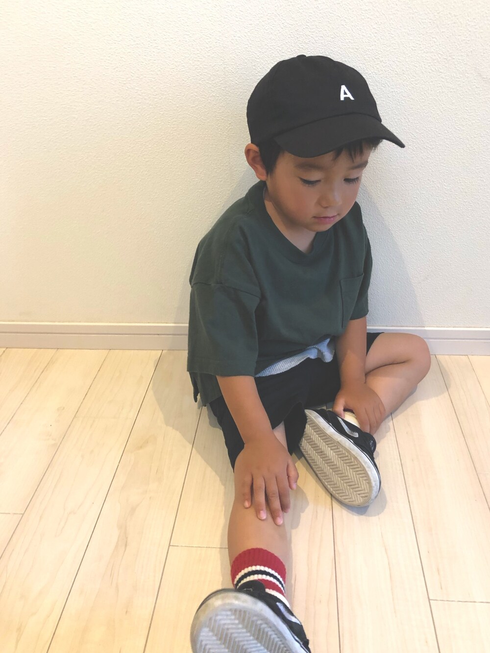 「キッズファッション、シンプル、プチプラ、夏、レイヤードスタイル、フリークスストア、Tシャツ、ショートパンツ、男の子」｜「DAISOのアイテム（帽子、ブラック系）」を使った、miiさん（キッズ・90cm）の夏コーディネートの1枚目の写真