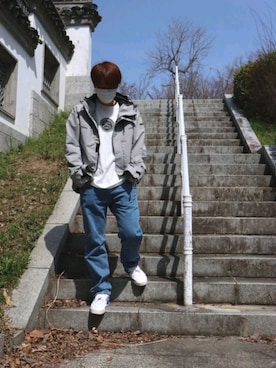 「アイテム（マウンテンパーカー、シルバー系）」を使った、Sneaker policeさん（メンズ・180cm）の春コーディネート