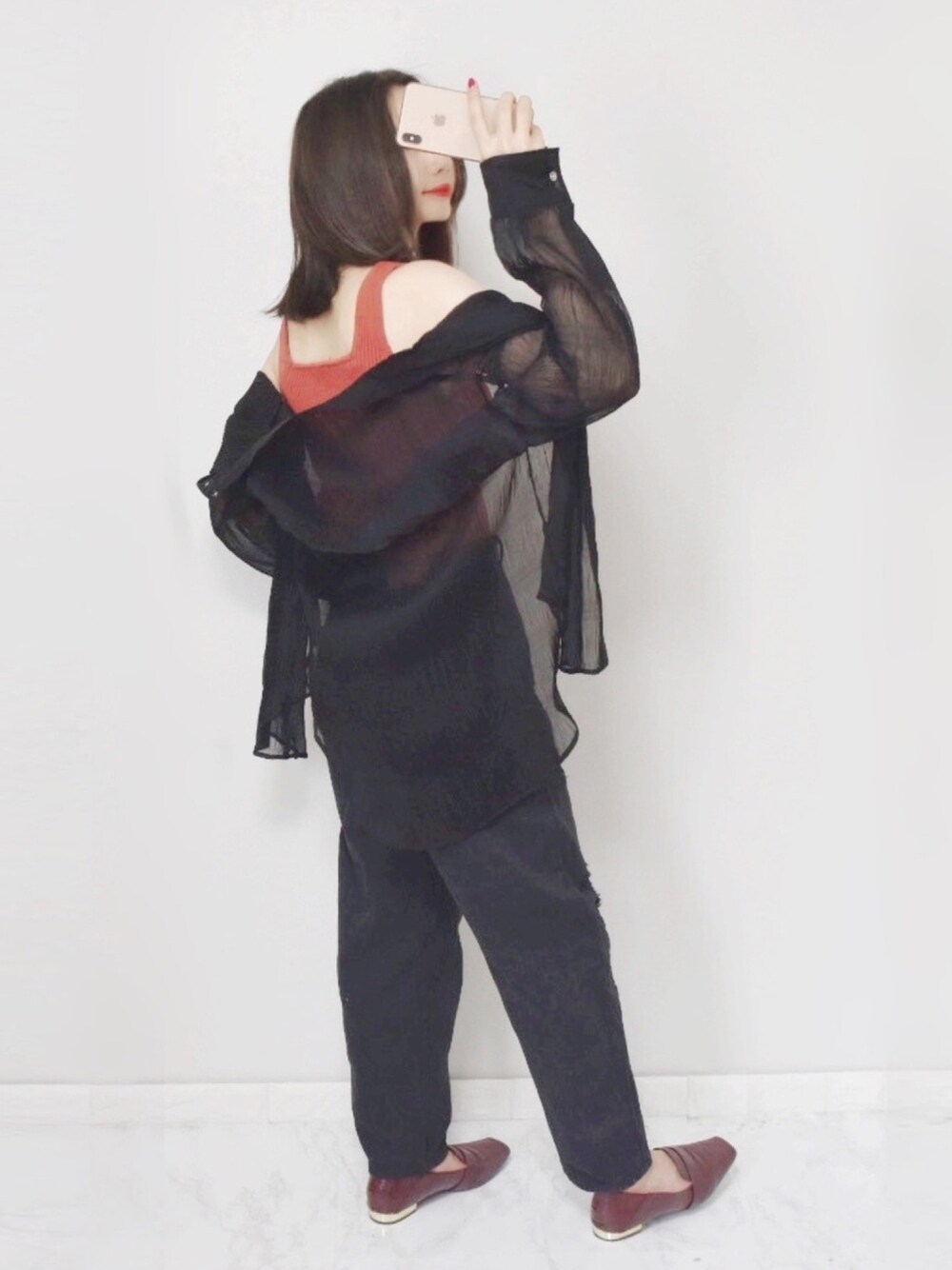 「ブラック、くすみカラー、くすみレッド、ローファー、ニットキャミソール、シアーシャツ、レトロガール、ジーナシス(JEANASIS)、オリエンタルトラフィック(ORiental TRaffic)、大きい足」｜「JEANASISのワッシャーシアーバンドカラーシャツLS/885456（シャツ/ブラウス、ブラック系）」を使った、𝕡𝕠𝕟𝕟𝕦☺︎!さん（レディース・160cm）の夏コーディネートの1枚目の写真