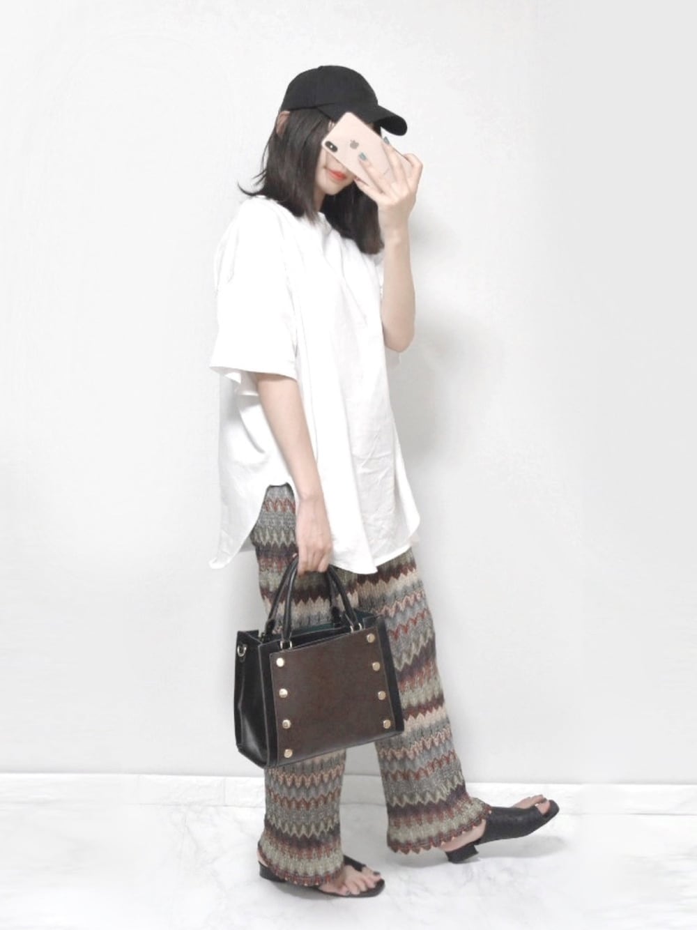 「シック、オトナカワイイ、オンナマエ、ジーナシス(JEANASIS)、futierland、柄パンツ、オーバーサイズ、メンズライク、大きい足、プチプラ」｜「JEANASISのスリットBIGTEE/795379（Tシャツ/カットソー、ホワイト系）」を使った、𝕡𝕠𝕟𝕟𝕦☺︎!さん（レディース・160cm）の夏コーディネートの1枚目の写真