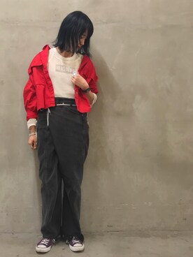 デニムパンツを使った 赤シャツ のレディース人気ファッションコーディネート ユーザー ショップスタッフ Wear