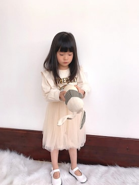 「公主肩边卫衣のアイテム（パーカー、ベージュ系）」を使った、初初初小初さん（レディース）の秋コーディネート