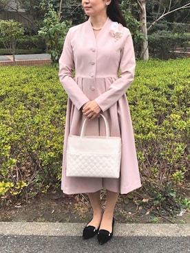 「アイテム（ブローチ/コサージュ）」を使った、formformaSTAFFさん（レディース・160cm）の冬コーディネート