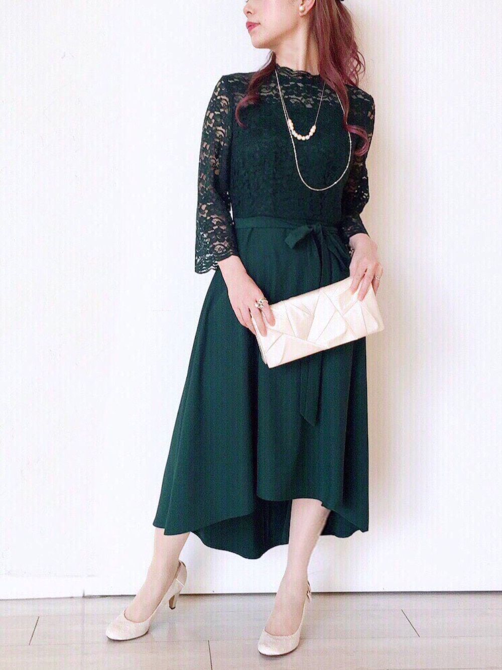 「低身長コーデ、オトナ女子、ドレス、ワンピース、結婚式、結婚式二次会スタイル、結婚式 ワンピース、キレイめ、シンプル、ガーリー」｜「form formaのレーススリーブフィッシュテールドレス（ドレス、グリーン系）」を使った、formformaSTAFFさん（レディース・153cm）の夏コーディネートの1枚目の写真