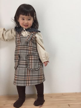 「apres les cours（アプレレクール）のアイテム（ジャンパースカート）」を使った、momonさん（キッズ・90cm）の春コーディネート