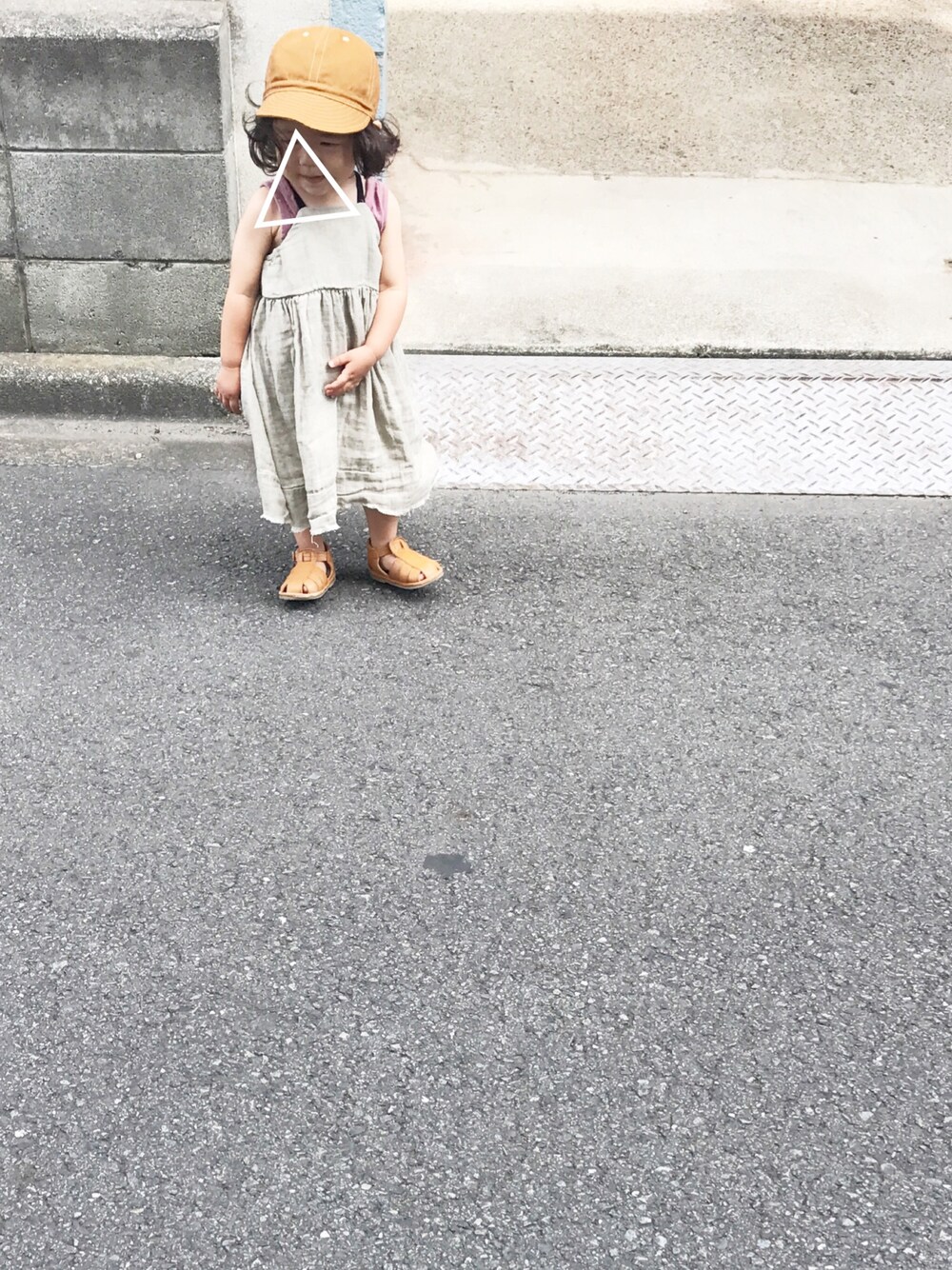 「kids、kidsfashion、1歳、ワンピース、キャップ」｜「mercicampaのアイテム（キャップ、ベージュ系）」を使った、まっきぃさん（キッズ・80cm）の秋コーディネートの1枚目の写真