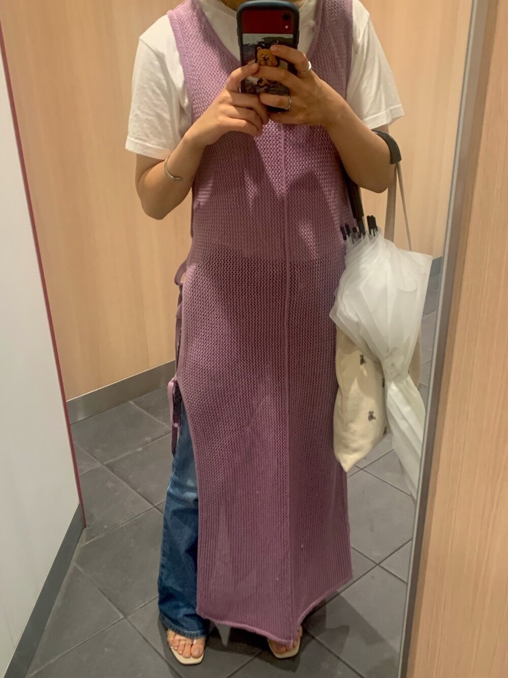 「ニットワンピース、デニム、Tシャツ」｜「Kastaneのメッシュ編みロングスリットワンピース（ワンピース、ピンク系）」を使った、s a n a 🌷さん（レディース・159cm）の夏コーディネートの1枚目の写真